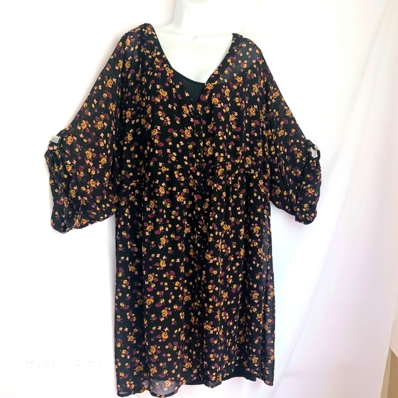TORRID Women's Black Dress Floral Print on a Sheer Overlay Plus Size 5X - Picture 3 of 9